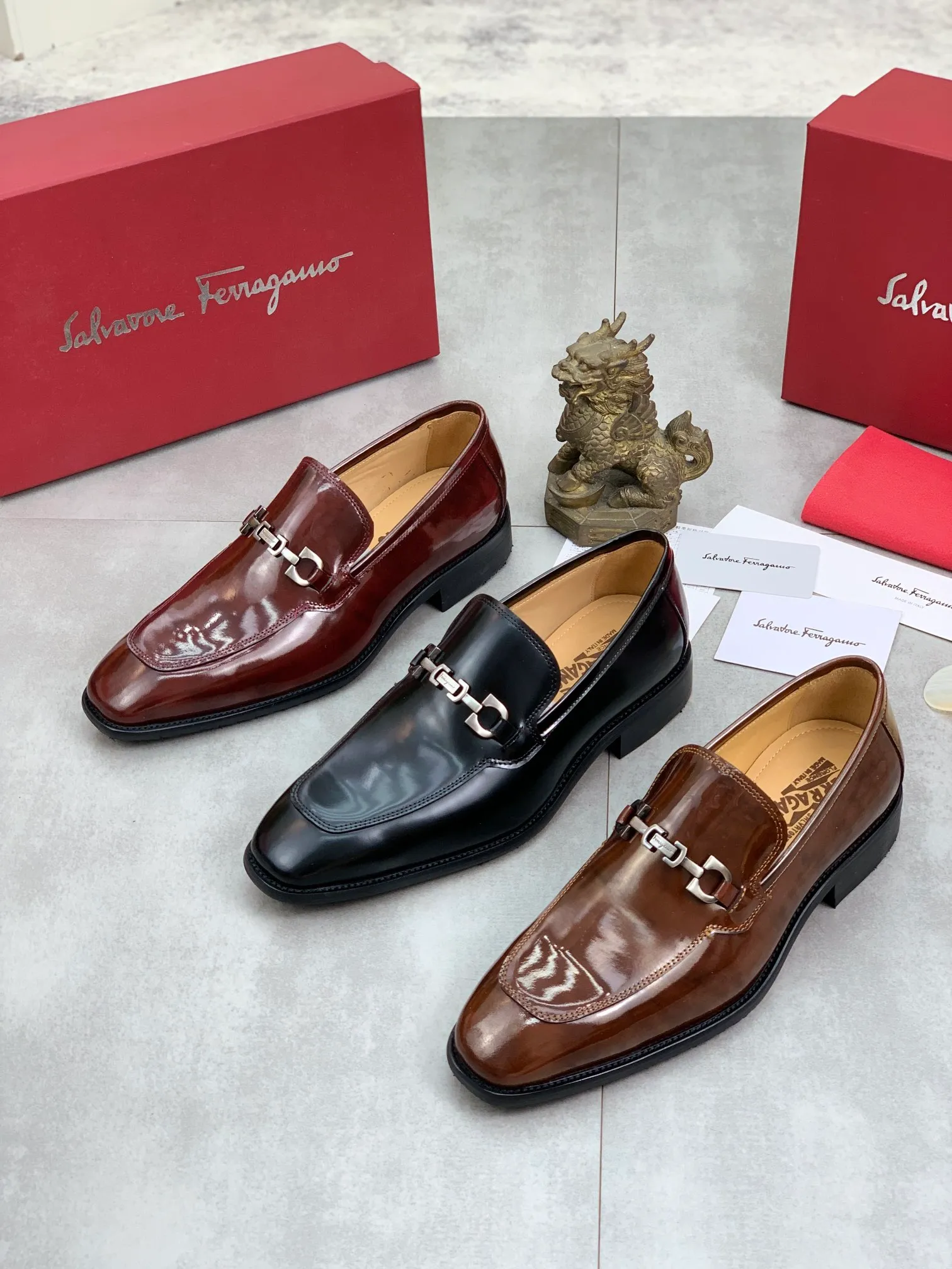 Men's Men's Shoes 💰P460💰[New Style] Water-dyed Niuli 🆘[Salvatore Ferragamo] Ferragamo's latest casual business leather shoes for men! Available at counters simultaneously! The fabric is made of specially imported original pebbled calfskin, and the lining is made of imported water-dyed cowhide. It is absolutely luxurious and leads the fashion trend. Matching code: 38-45 (46 can be customized) Black, brown and burgundy colors available